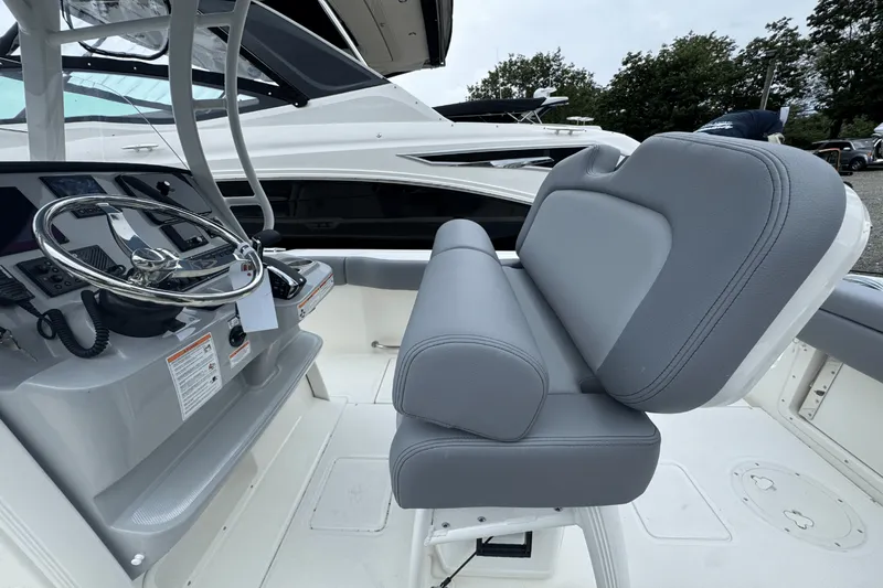 Slide: The Image of Boston Whaler 230 Outrage 2026 - 22