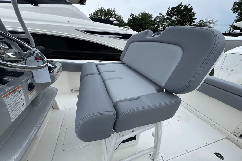 Slide: The Image of Boston Whaler 230 Outrage 2026 - 23