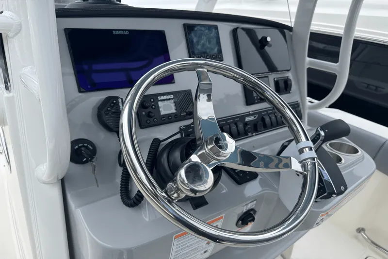 Slide: The Image of Boston Whaler 230 Outrage 2026 - 29