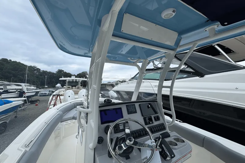 Slide: The Image of Boston Whaler 230 Outrage 2026 - 30