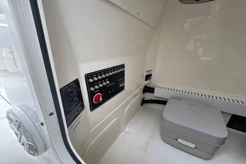 Slide: The Image of Boston Whaler 230 Outrage 2026 - 34