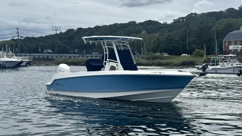 Slide: The Image of Boston Whaler 230 Outrage 2026 - 54