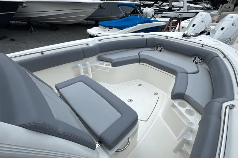 Slide: The Image of Boston Whaler 230 Outrage 2026 - 38