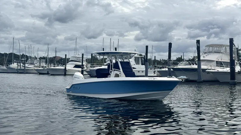 Slide: The Image of Boston Whaler 230 Outrage 2026 - 3