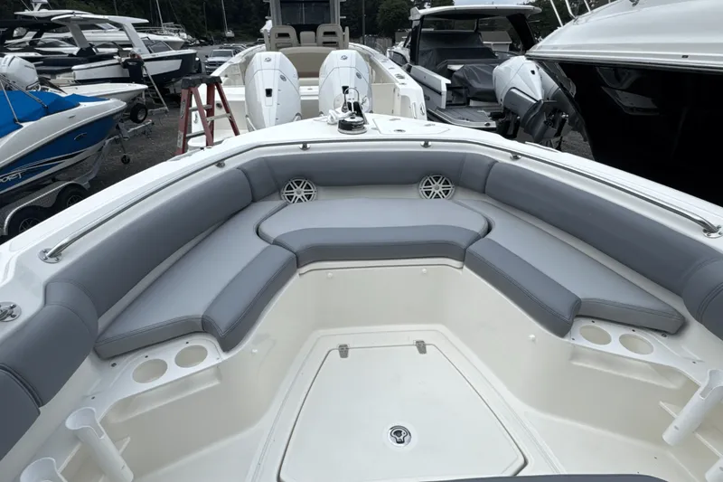 Slide: The Image of Boston Whaler 230 Outrage 2026 - 42
