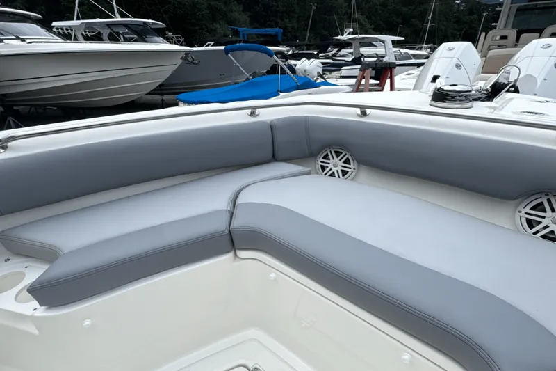 Slide: The Image of Boston Whaler 230 Outrage 2026 - 44