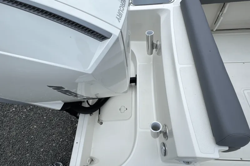Slide: The Image of Boston Whaler 230 Outrage 2026 - 5