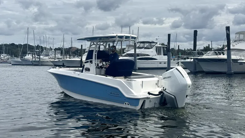 Slide: The Image of Boston Whaler 230 Outrage 2026 - 4