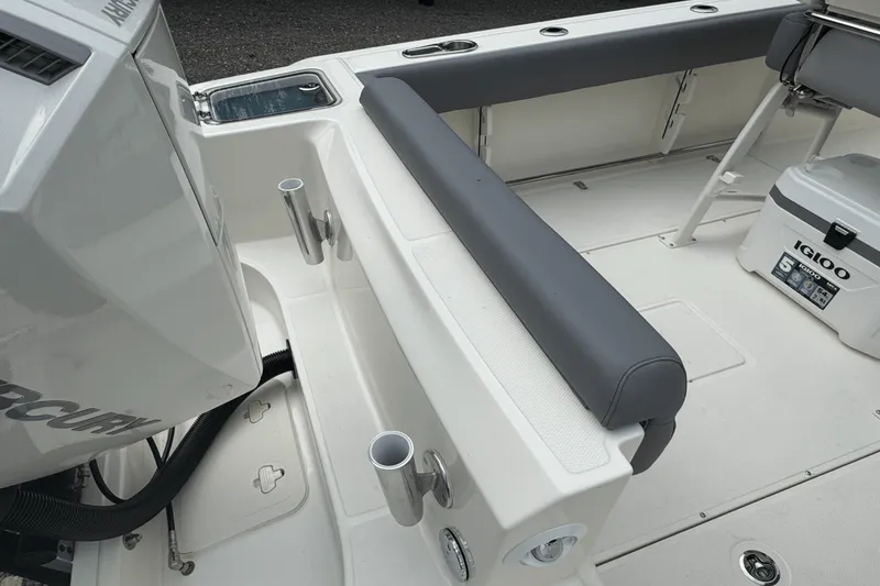 Slide: The Image of Boston Whaler 230 Outrage 2026 - 6