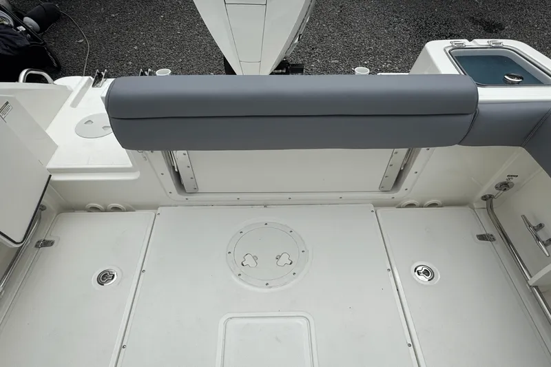 Slide: The Image of Boston Whaler 230 Outrage 2026 - 9