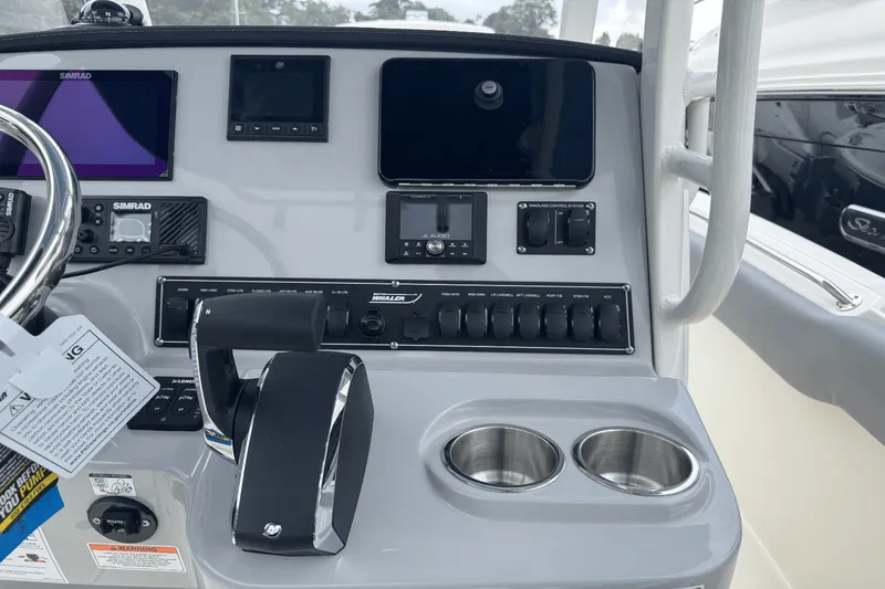 Slide: The Image of Boston Whaler 230 Outrage 2026 - 26