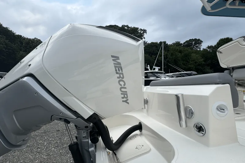 Slide: The Image of Boston Whaler 230 Outrage 2026 - 4