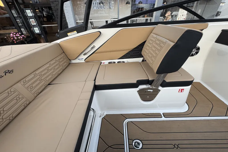 Slide: The Image of Sea Ray SPX 190 Outboard 2025 - 10