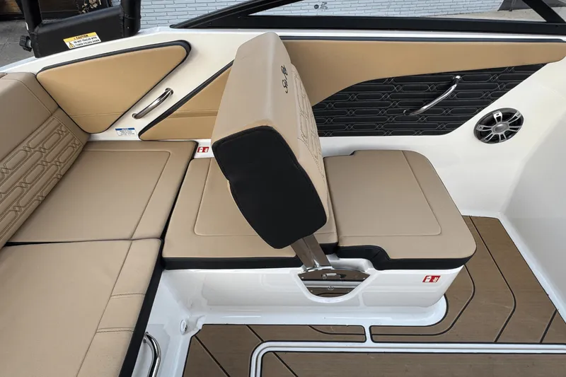 Slide: The Image of Sea Ray SPX 190 Outboard 2025 - 11