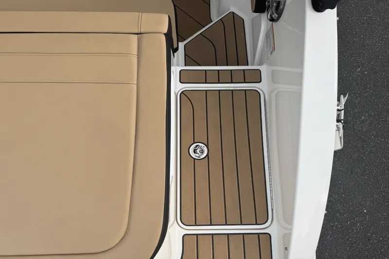 Slide: The Image of Sea Ray SPX 190 Outboard 2025 - 12