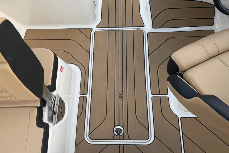 Slide: The Image of Sea Ray SPX 190 Outboard 2025 - 13