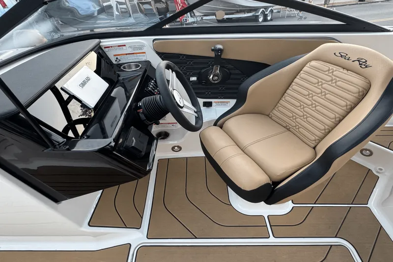 Slide: The Image of Sea Ray SPX 190 Outboard 2025 - 14