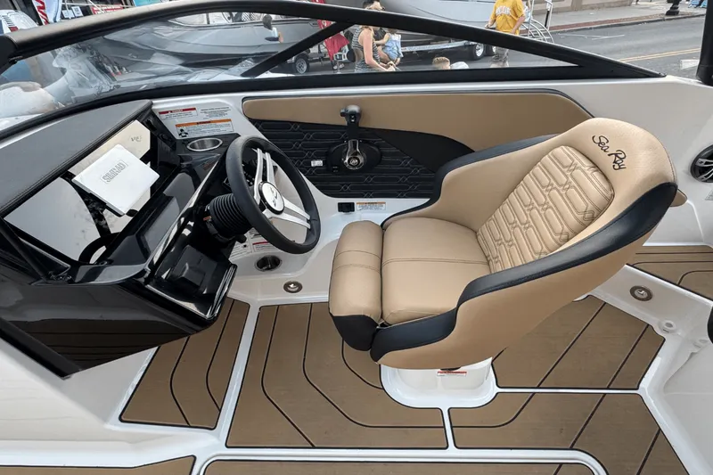 Slide: The Image of Sea Ray SPX 190 Outboard 2025 - 15