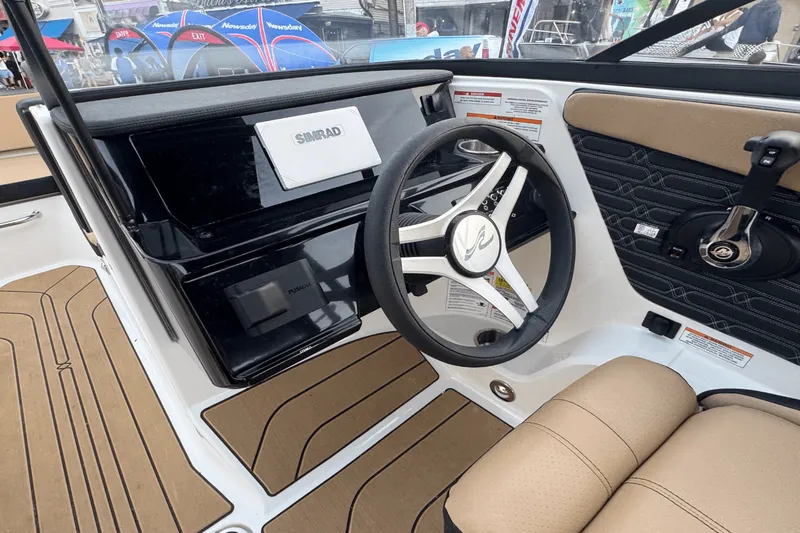 Slide: The Image of Sea Ray SPX 190 Outboard 2025 - 16