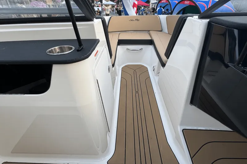 Slide: The Image of Sea Ray SPX 190 Outboard 2025 - 18