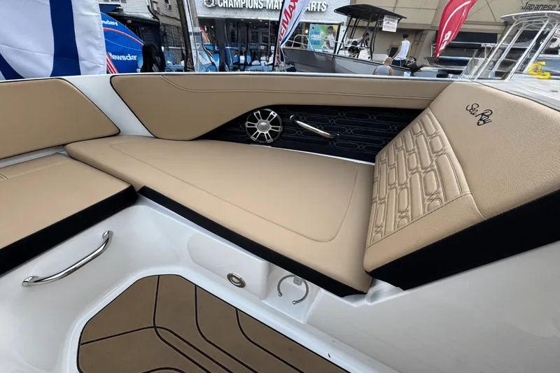 Slide: The Image of Sea Ray SPX 190 Outboard 2025 - 20