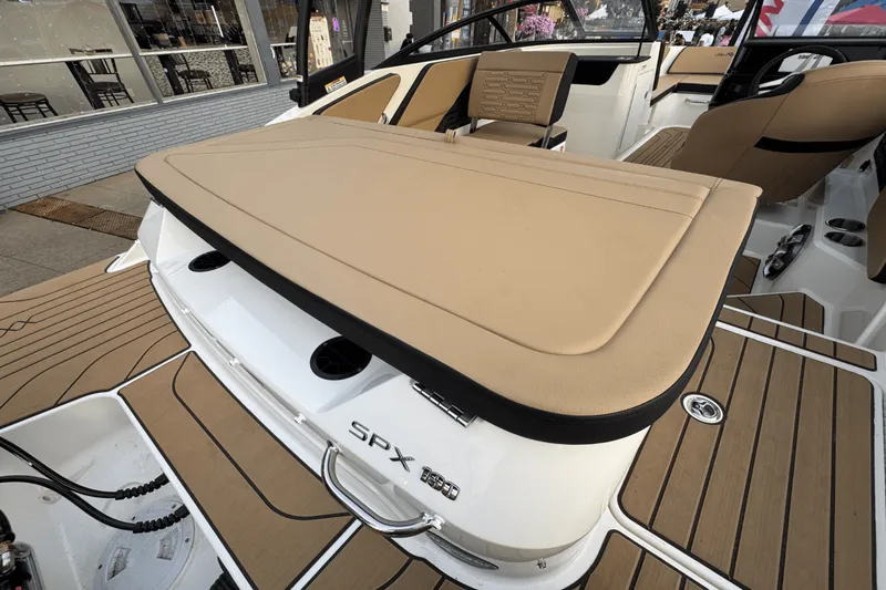 Slide: The Image of Sea Ray SPX 190 Outboard 2025 - 6