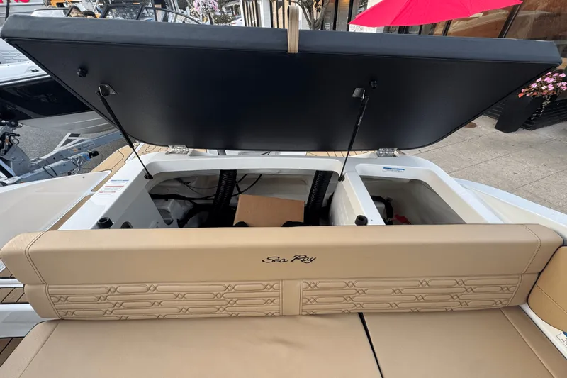 Slide: The Image of Sea Ray SPX 190 Outboard 2025 - 7