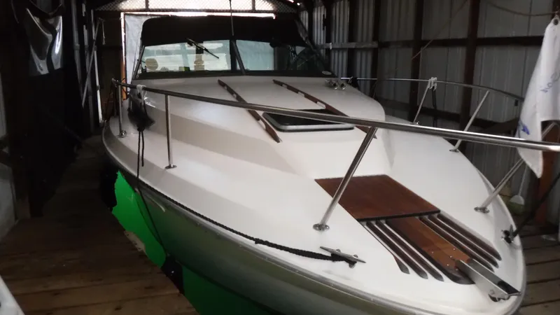 The Image of Sea Ray Weekender 1985 - 1