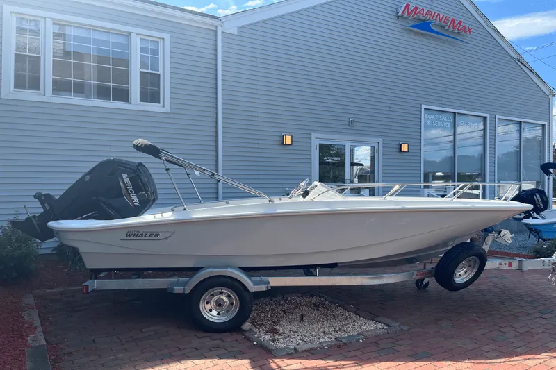 Slide: The Image of Boston Whaler 160 Super Sport 2026 - 10