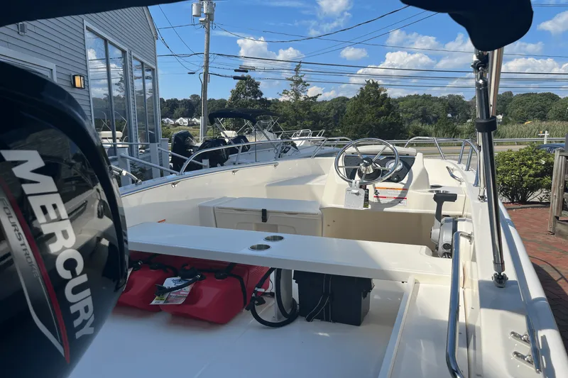 Slide: The Image of Boston Whaler 160 Super Sport 2026 - 4