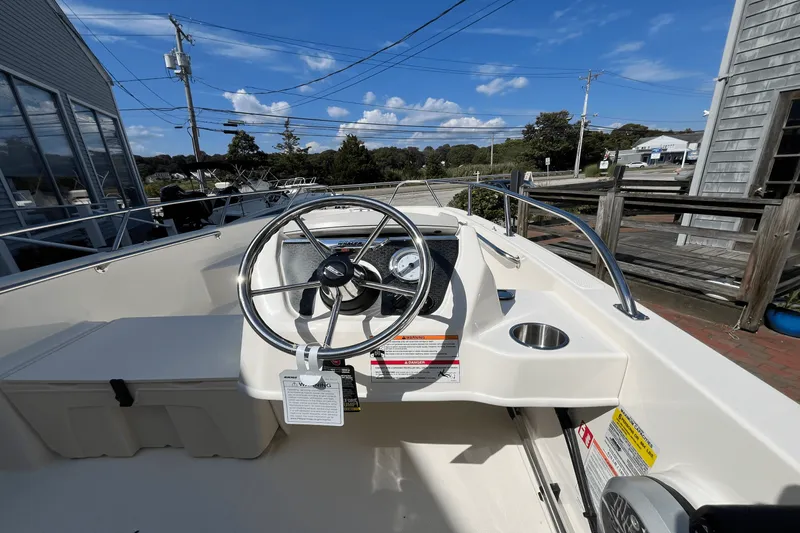 Slide: The Image of Boston Whaler 160 Super Sport 2026 - 6