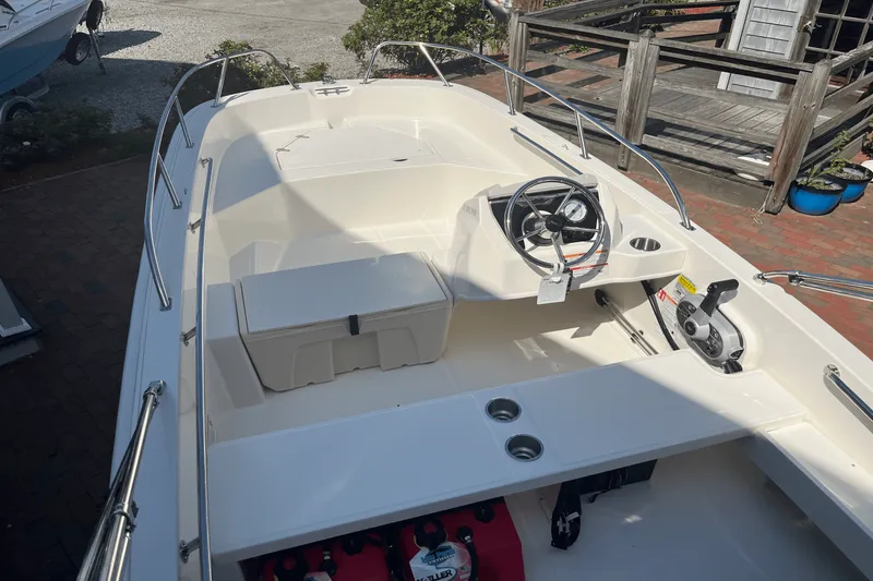 Slide: The Image of Boston Whaler 160 Super Sport 2026 - 7