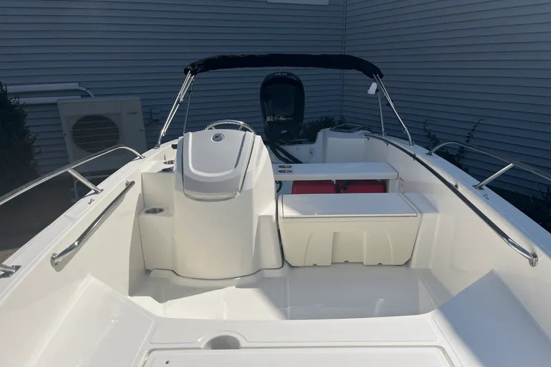 Slide: The Image of Boston Whaler 160 Super Sport 2026 - 8