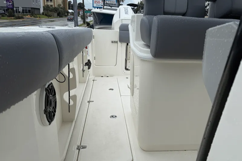 Slide: The Image of Boston Whaler 280 Outrage 2026 - 26