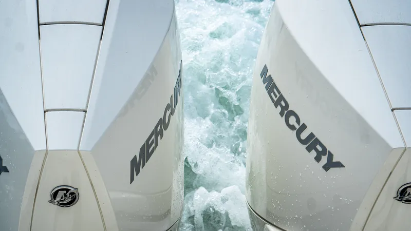 Slide: The Image of Boston Whaler 280 Outrage 2026 - 36