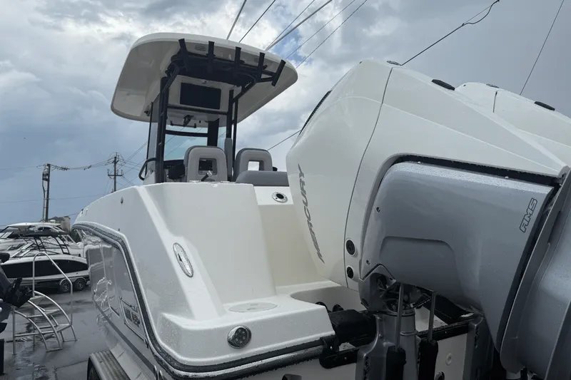 Slide: The Image of Boston Whaler 280 Outrage 2026 - 39