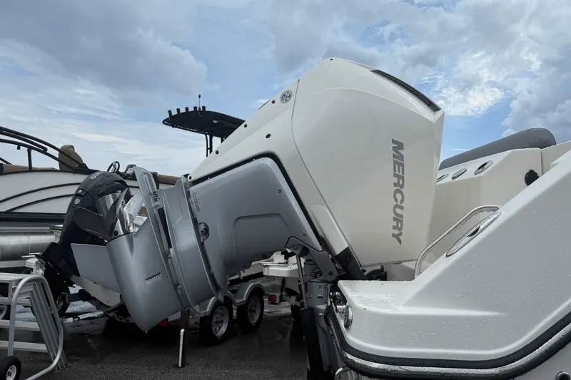 Slide: The Image of Boston Whaler 280 Outrage 2026 - 41