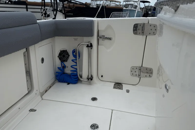 Slide: The Image of Boston Whaler 280 Outrage 2026 - 55