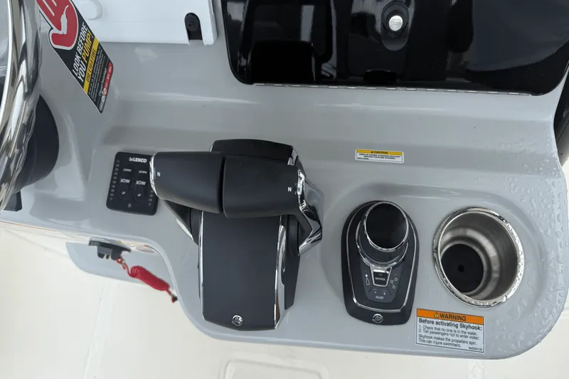 Slide: The Image of Boston Whaler 280 Outrage 2026 - 59