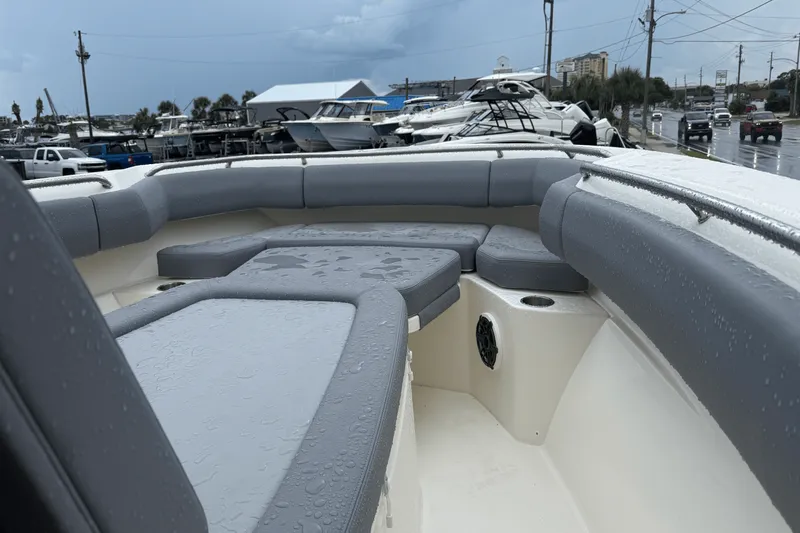 Slide: The Image of Boston Whaler 280 Outrage 2026 - 60