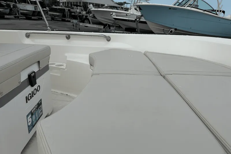 Slide: The Image of Boston Whaler 170 Montauk 2025 - 18