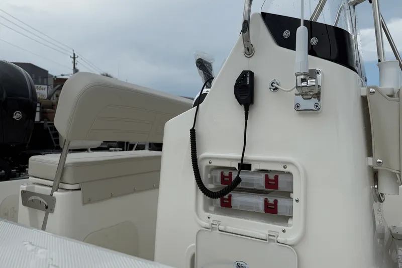 Slide: The Image of Boston Whaler 170 Montauk 2025 - 19