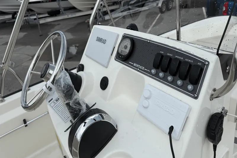 Slide: The Image of Boston Whaler 170 Montauk 2025 - 21