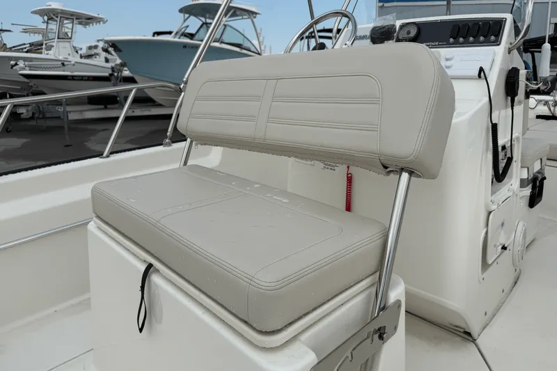 Slide: The Image of Boston Whaler 170 Montauk 2025 - 22