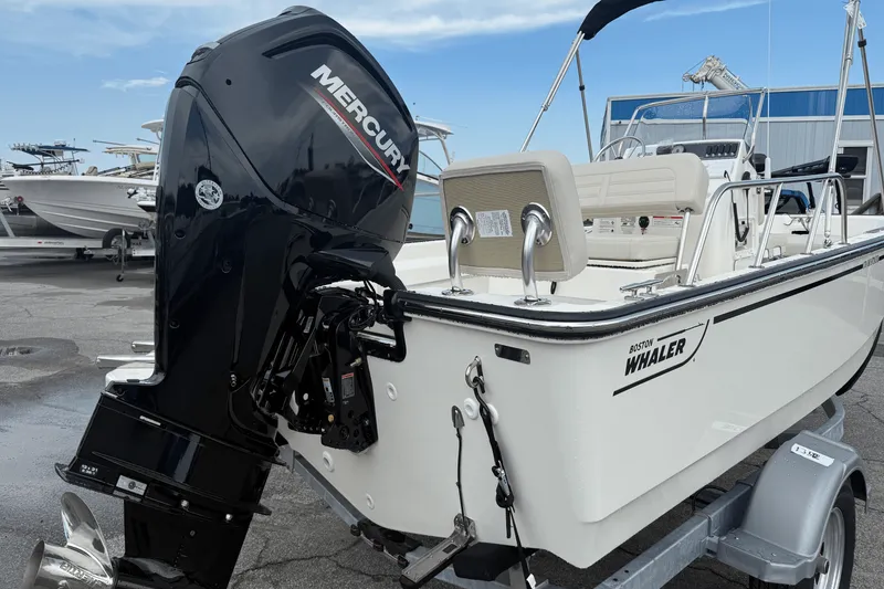 Slide: The Image of Boston Whaler 170 Montauk 2025 - 5