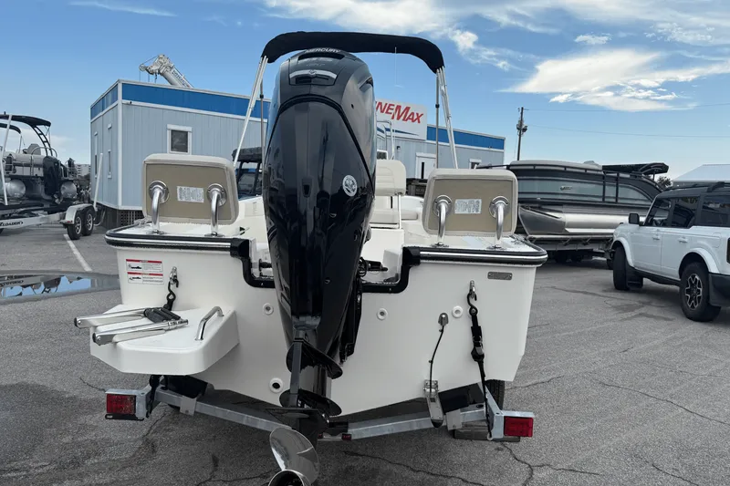 Slide: The Image of Boston Whaler 170 Montauk 2025 - 6