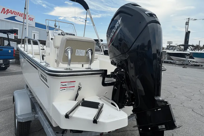 Slide: The Image of Boston Whaler 170 Montauk 2025 - 7