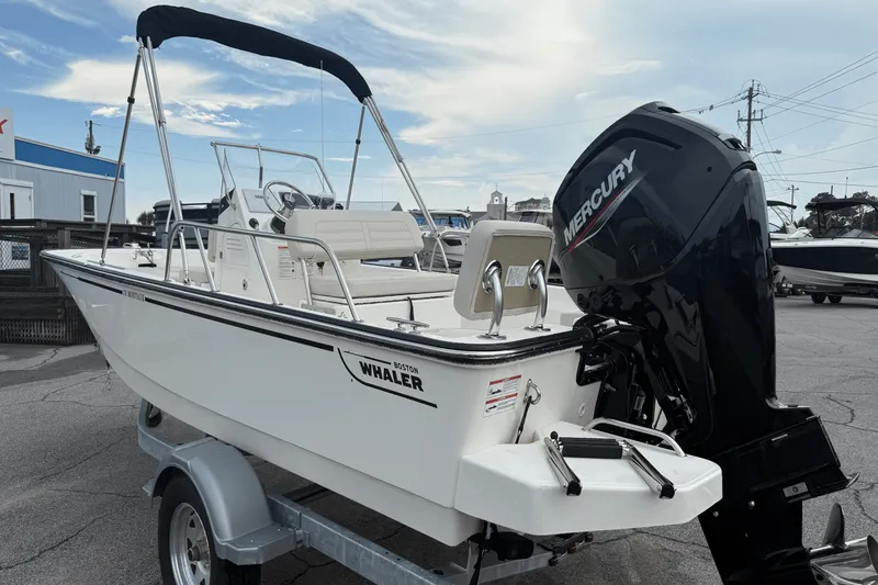 Slide: The Image of Boston Whaler 170 Montauk 2025 - 8