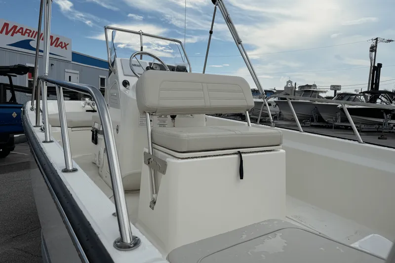 Slide: The Image of Boston Whaler 170 Montauk 2025 - 9