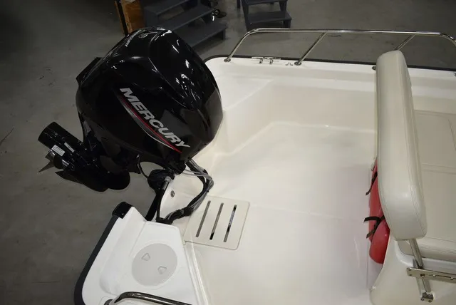 Slide: The Image of Boston Whaler 150 Montauk 2022 - 13